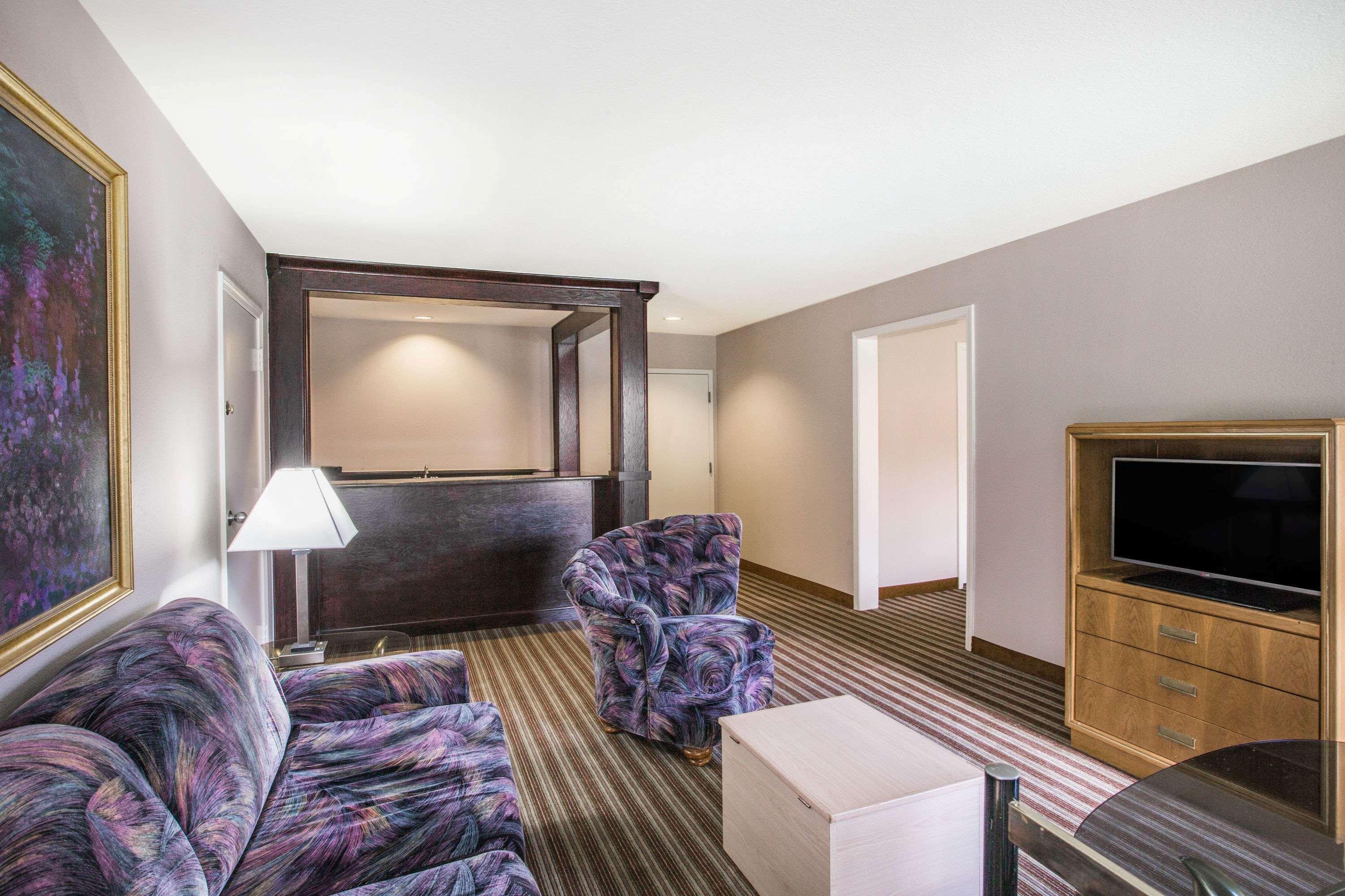 Super 8 By Wyndham Oxford Hotell Eksteriør bilde