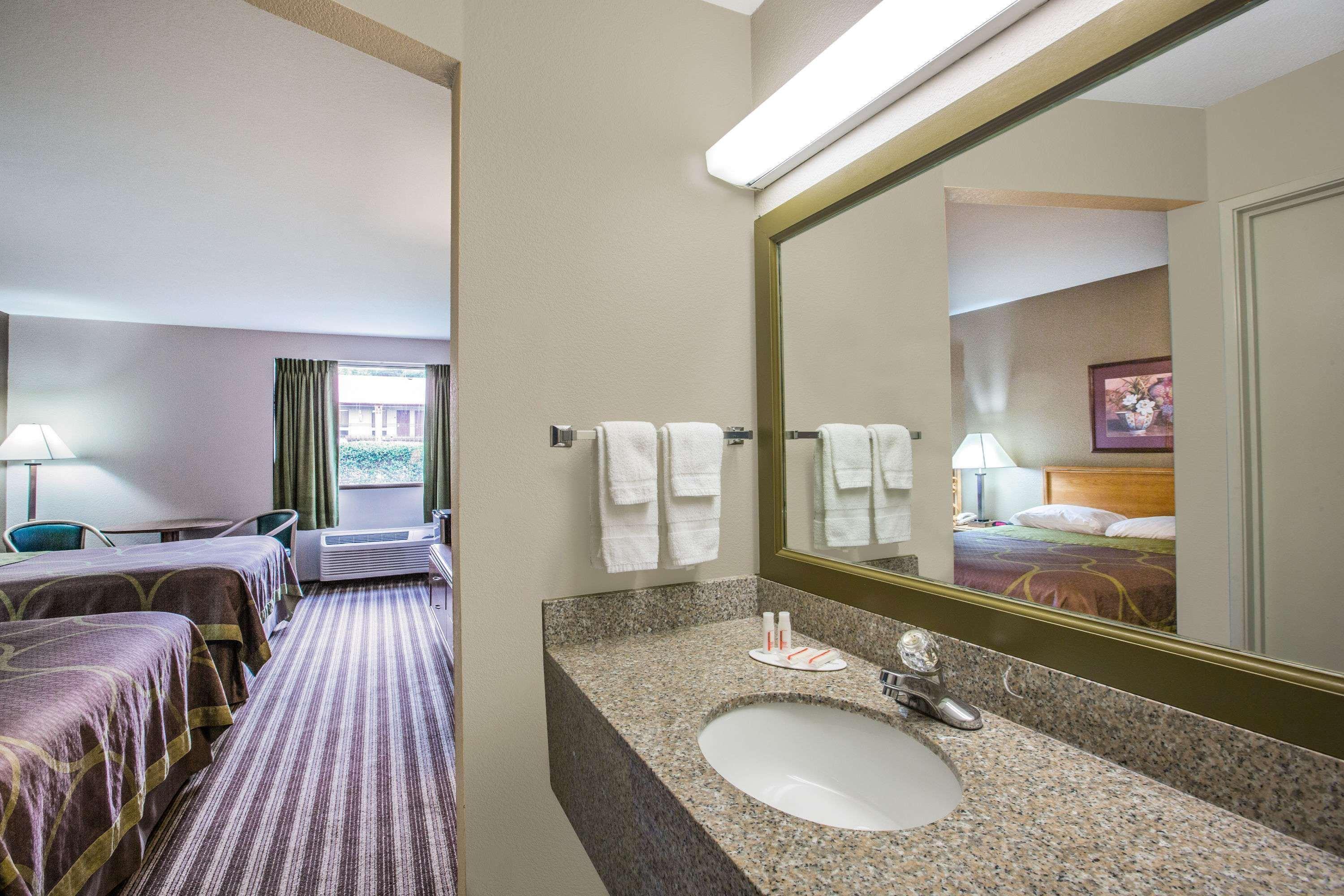 Super 8 By Wyndham Oxford Hotell Eksteriør bilde